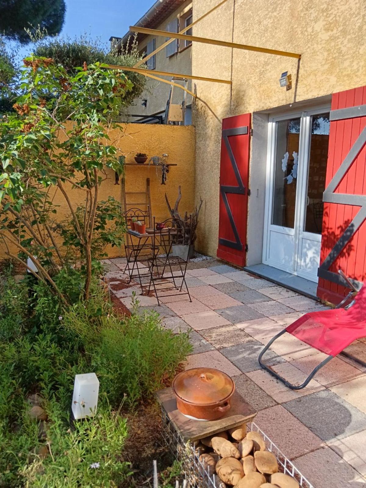 Le Mas Du Ruisseau Bellegarde (Gard) Exterior foto