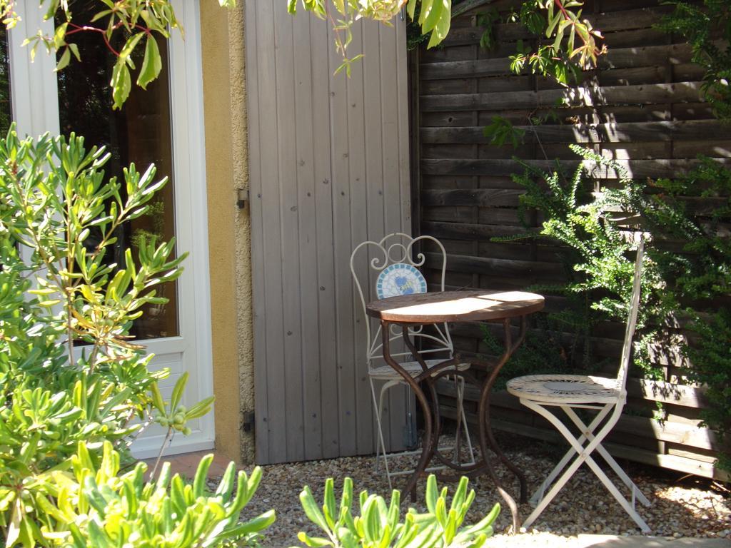 Le Mas Du Ruisseau Bellegarde (Gard) Exterior foto